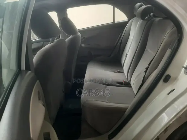 Toyota Corolla 2009 White - 1