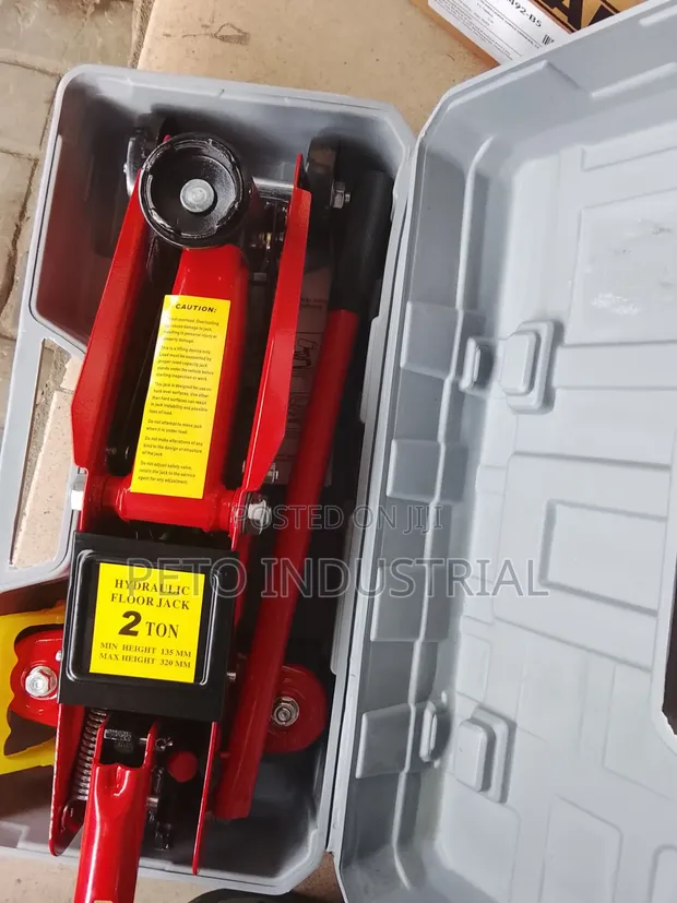 2 Ton Hydraulic Floor Jack - 1