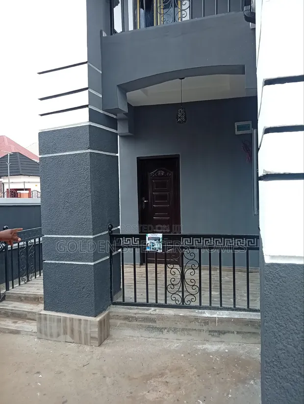 Gidan haya mai dakuna 2 da kayan daki a Thinkers Corner, Enugu - 1