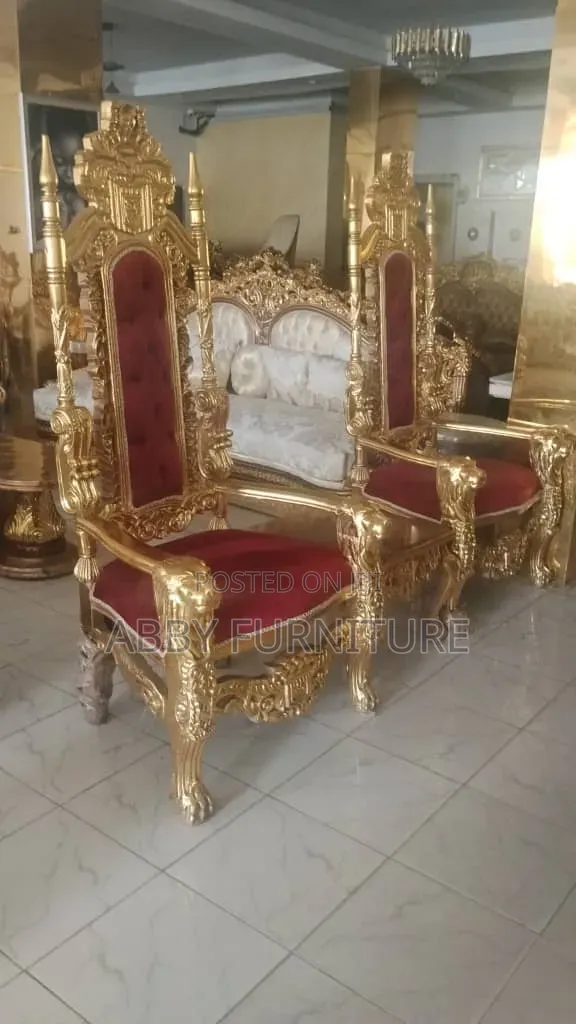 King and Queen Royal Sofa tare da Centre Table & Stools - 1