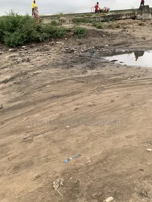 Filin Zama na Siyarwa a Agric, Alaba