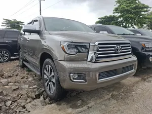 2018 Toyota Sequoia Platinum FFV 4x4 SUV - Brown