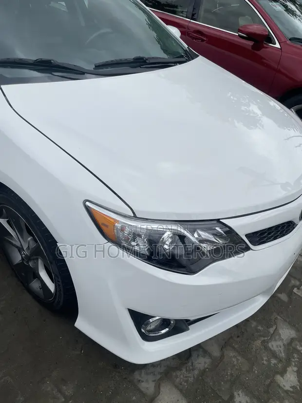 2013 Toyota Camry SE V6 Sedan - White - 1