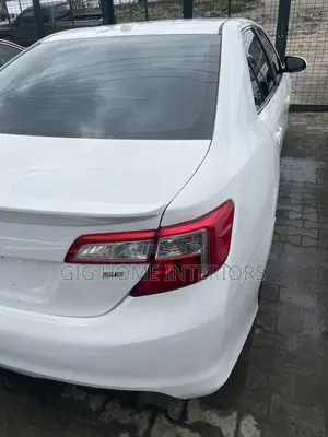 2013 Toyota Camry SE V6 Sedan - White