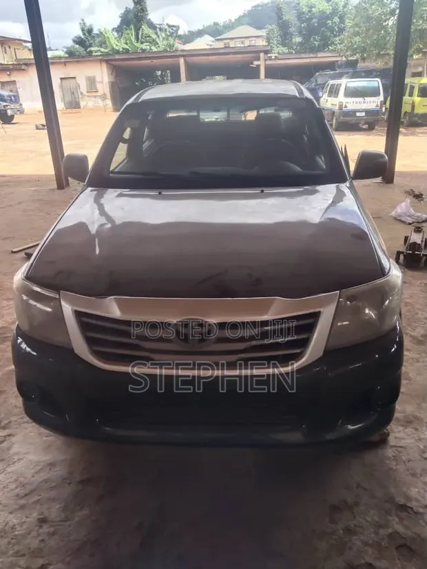 Toyota Hilux 2010 Black - 1