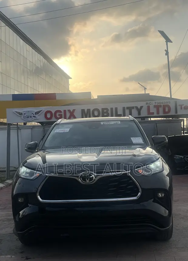 2020 Toyota Highlander XLE - 1
