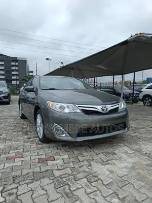 2013 Toyota Camry XLE Sedan - Green