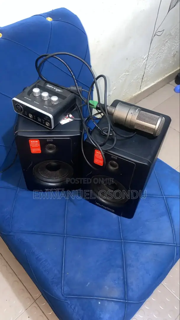Takstar Mic, M-Audio BX5 Speakers, Behringer U-Phoria UM2 Soundcard - 1
