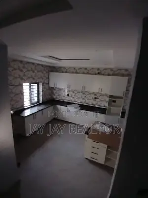 Sabon Gidaje 3 Bedroom Duplex Don Sawa a Galadimawa