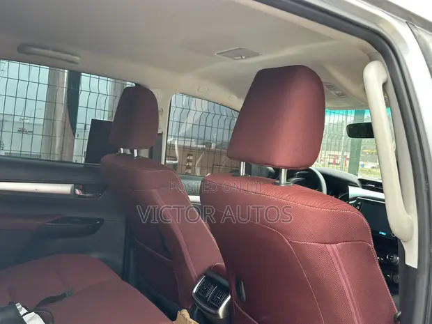 2025 Toyota Hilux SR5 - Brand New Silver - 1