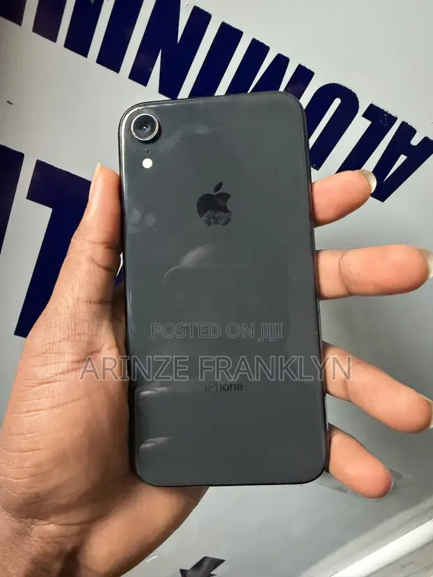 Apple iPhone XR 64GB Black - 1