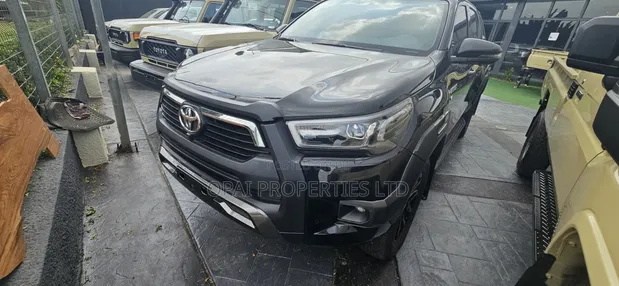 New Toyota Hilux 2025 Black - 1