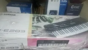 Sabon Yamaha PSR-E283 Keyboard Mai Makullin 61 Tare da Adafta