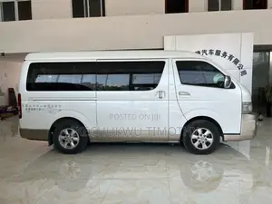 Toyota HiAce 2012 Fari