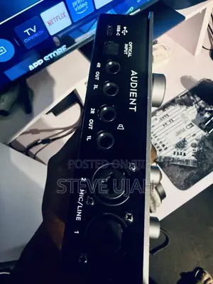 Shure SM7dB Asali, Audient iD14, Beyerdynamic DT 990 Pro