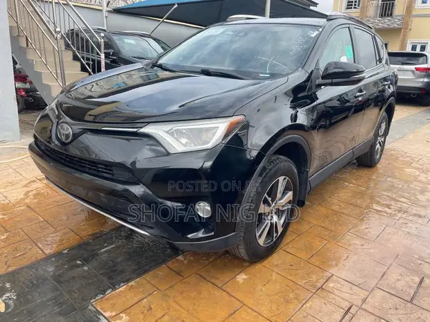 2018 Toyota RAV4 XLE - 1