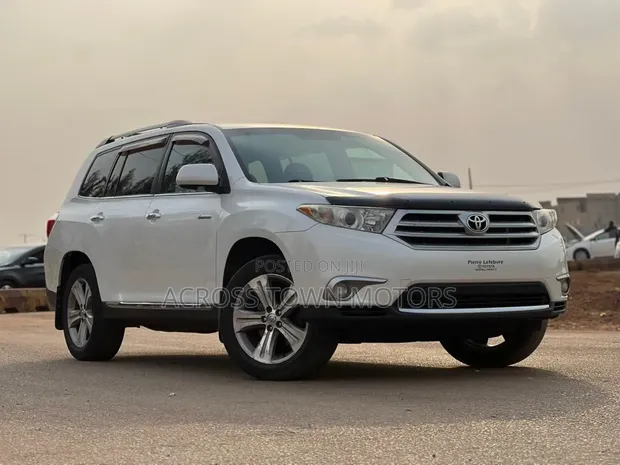 Toyota Highlander 2012 White - 1
