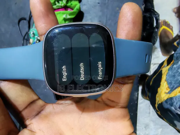 Fitbit Versa 4 - UK Used - 1