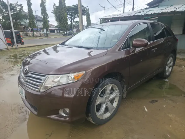 Toyota Venza V6 2010 Red - 1