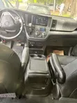 2016 Toyota Sienna Black - 5