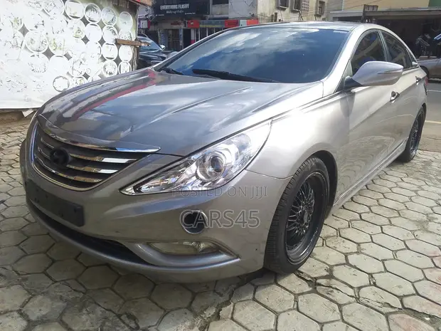 2012 Hyundai Sonata SE Sedan FWD 2.4L Silver - 1