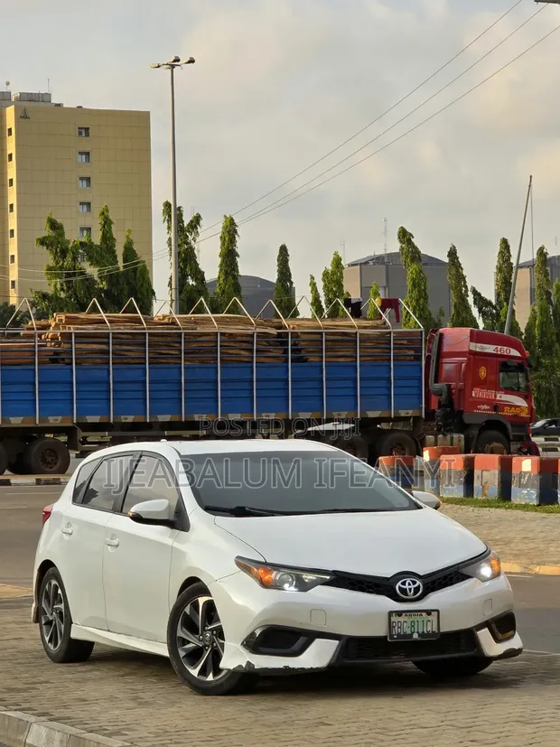 2017 Toyota Corolla IM Hatchback - 1