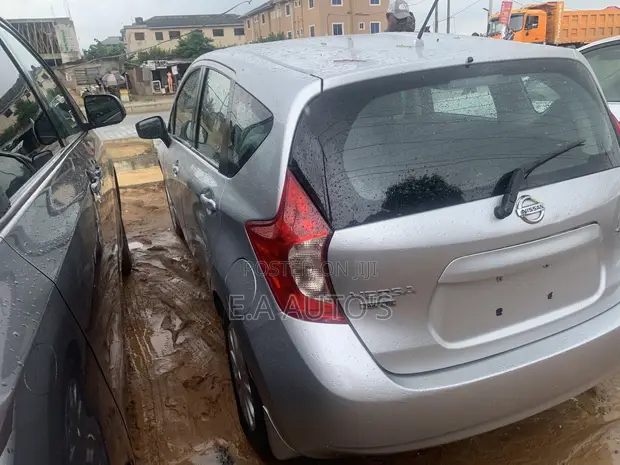 Nissan Versa 2015 Silver - 1