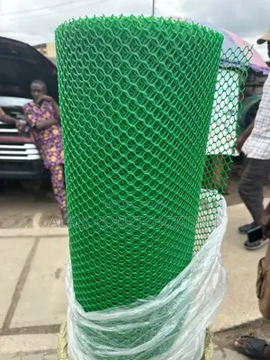 Green Plastic Wire Mesh don Rufewa & Gine-gine