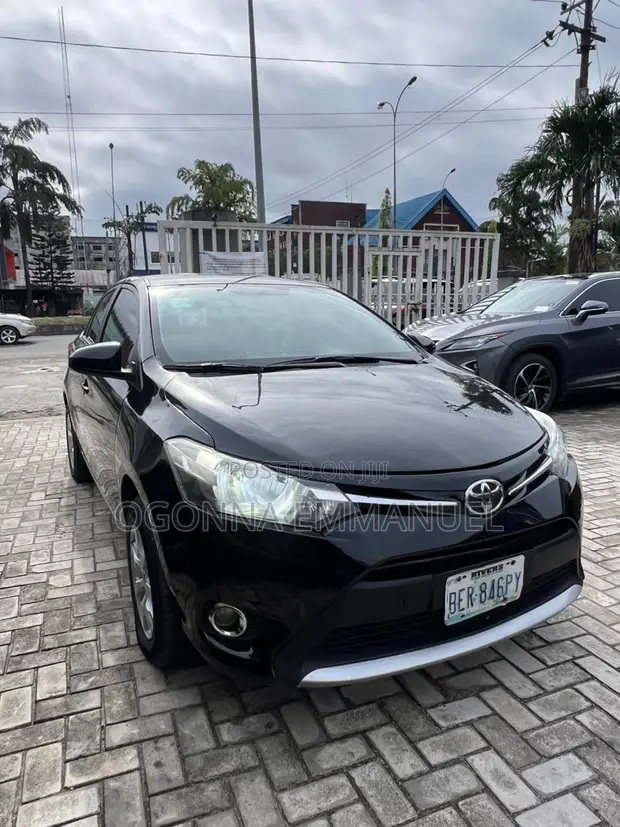 Toyota Yaris 2014 Black - 1