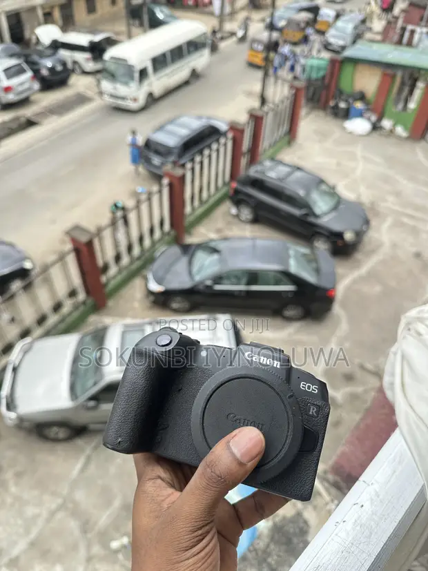 Canon EOS RP Mirrorless Camera with 2 Batteries - 1