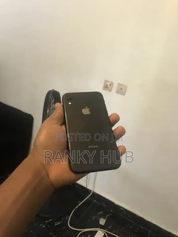 Apple iPhone XR 64GB Black (UK Used) - 1