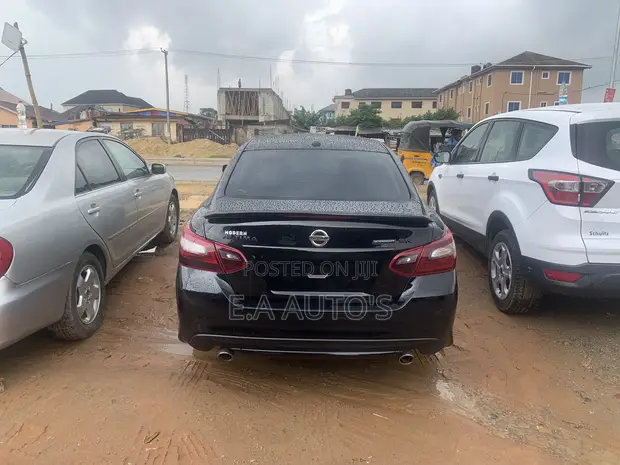 Nissan Altima 2018 Black - 1