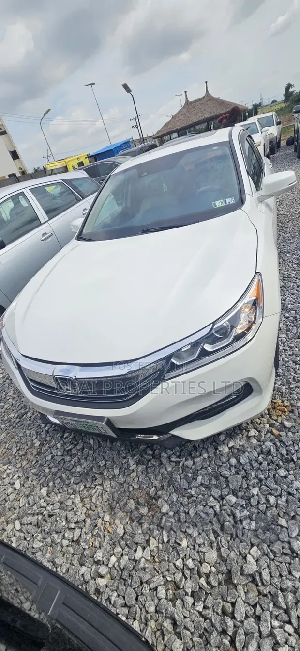 Honda Accord 2017 White - 1