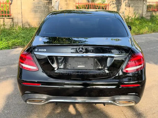 2019 Mercedes-Benz E300 Baki - An Yi Amfani Da Shi Daga Ƙasashen Waje - 1
