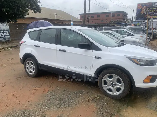 Ford Escape 2018 Fari - 1