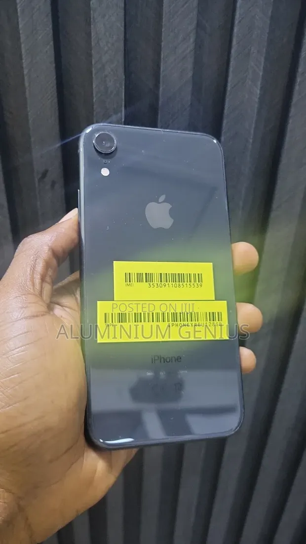 Apple iPhone XR 128GB Black - 1