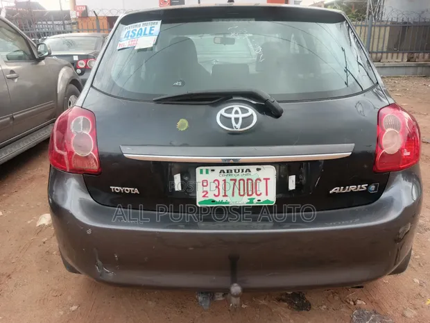 Toyota Auris 2002 Gray - 1