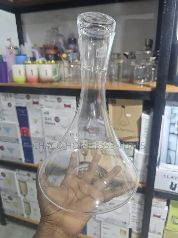 Brand New Glass Wine Decanter / Beverage Carafe - 1