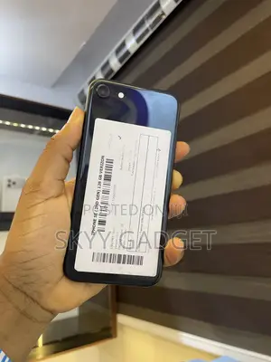 Apple iPhone SE 128GB Black