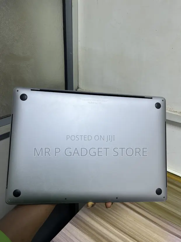 Apple MacBook Pro 2017 16GB RAM, 512GB SSD - 1