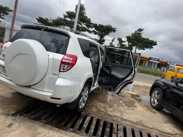 2011 Toyota RAV4 3.5 Limited SUV - 1