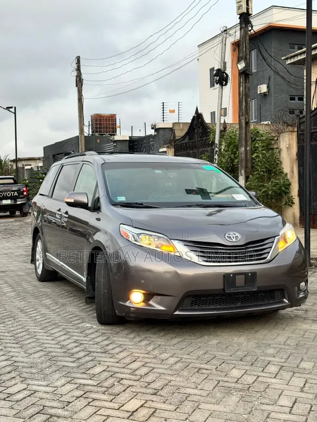 2015 Toyota Sienna Limited Edition - 1