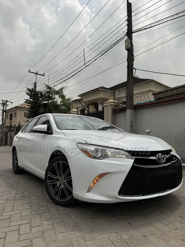 2016 Toyota Camry SE Special Edition - White - 1