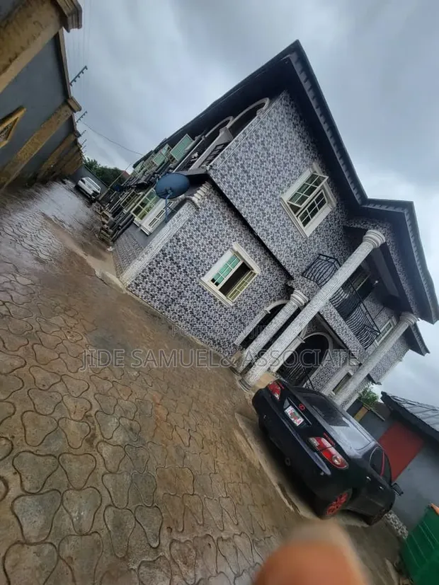 Gidan kwana mai dakuna 2 da aka gyara don haya a Ayobo - 1