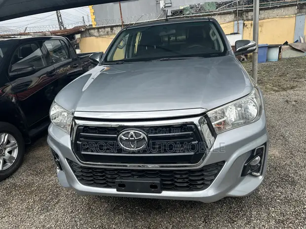 Toyota Hilux SR5 4x4 2018 Gray - 1