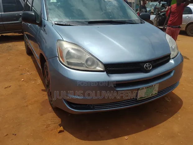 Toyota Sienna 2005 Blue - 1