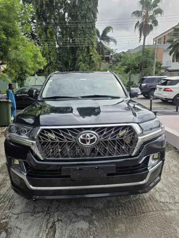2013 Toyota Land Cruiser V8 - 1