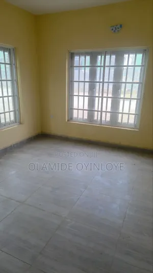 Gidaje 3 Bedroom Don Siyarwa, Ipaja Command Road