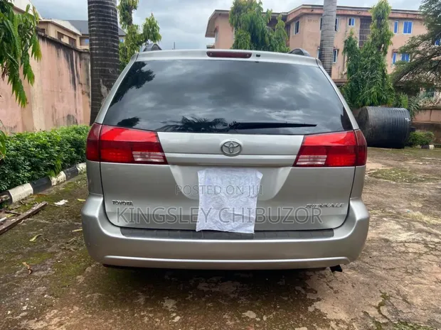 Toyota Sienna LE 2005 Silver - 1