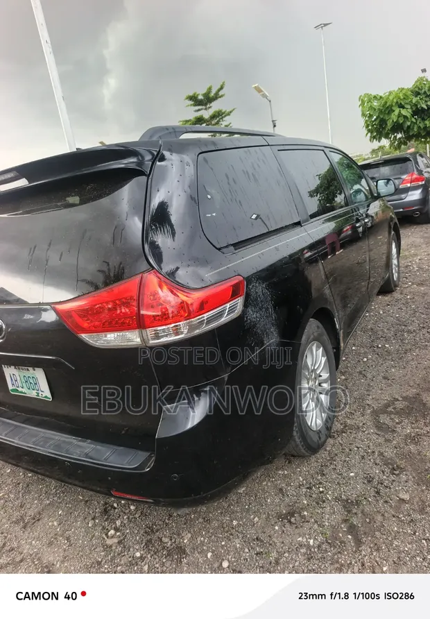 Toyota Sienna 2012 Black - 1